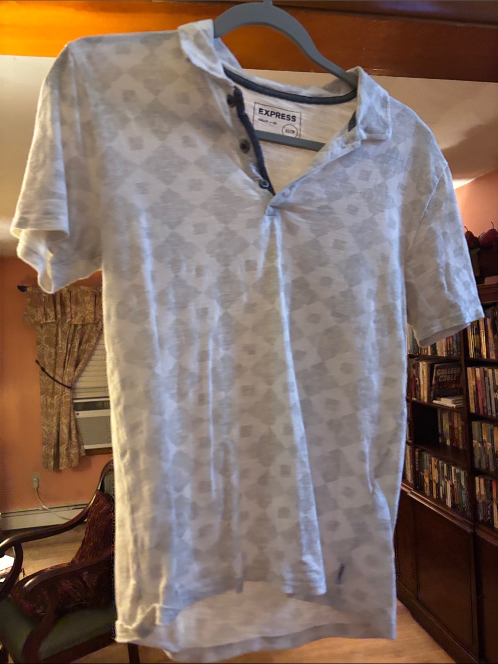Express Men’s Light Gray Geometric Short-Sleeve Polo